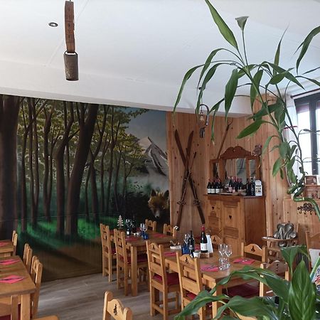 Le Sapin Rouge - Restaurant - Bar - Chambres D'Hotes Artigues  外观 照片