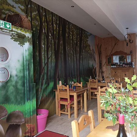 Le Sapin Rouge - Restaurant - Bar - Chambres D'Hotes Artigues  外观 照片