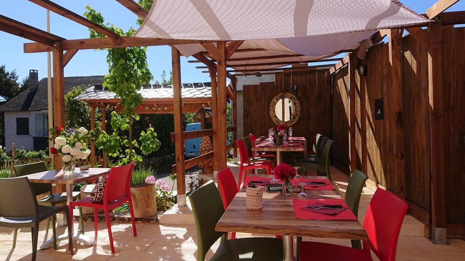 Le Sapin Rouge - Restaurant - Bar - Chambres D'Hotes Artigues  外观 照片
